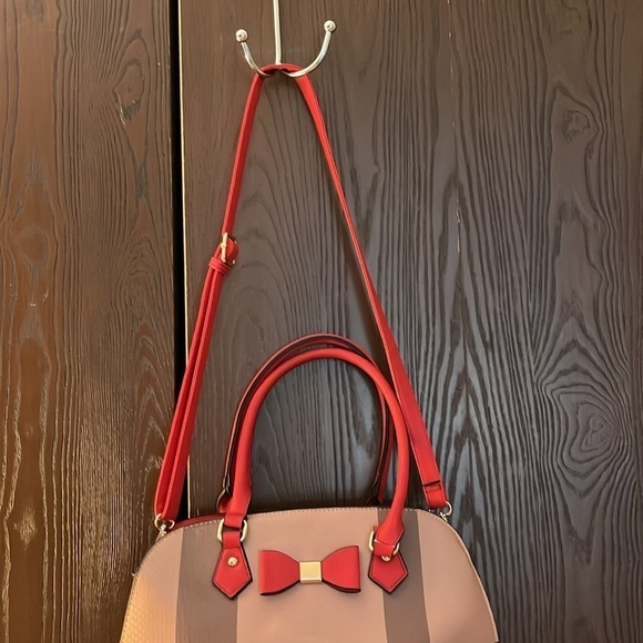 No Brand red bow purse. Black, tan, white, gray and beige design. Straps detach. - Picture 2 of 11